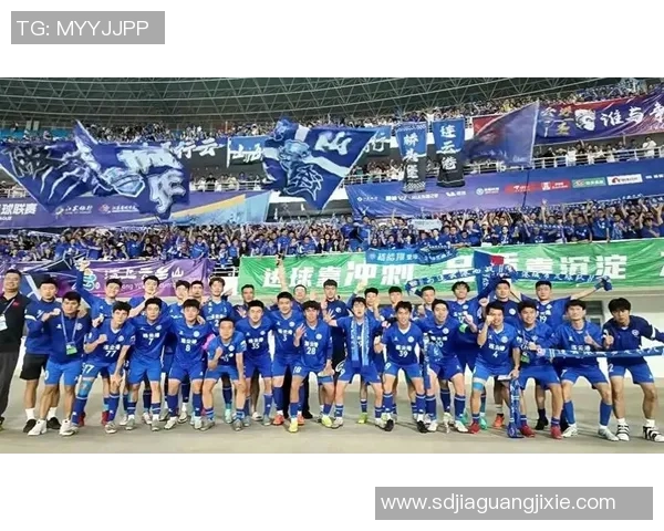 足球明星齐聚室内赛场展现技艺激情碰撞引发球迷热烈追捧